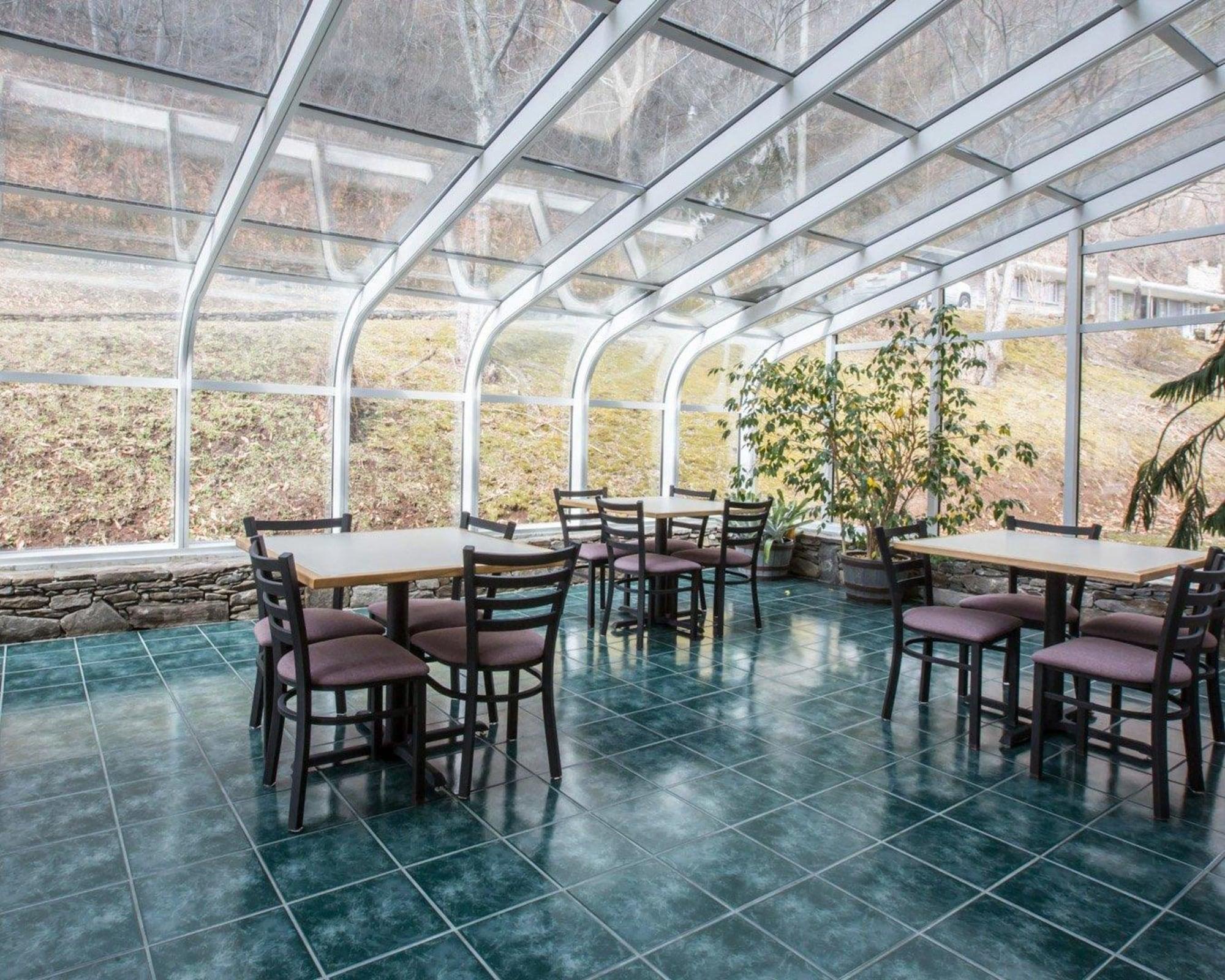 切诺基速8酒店 切罗基 外观 照片